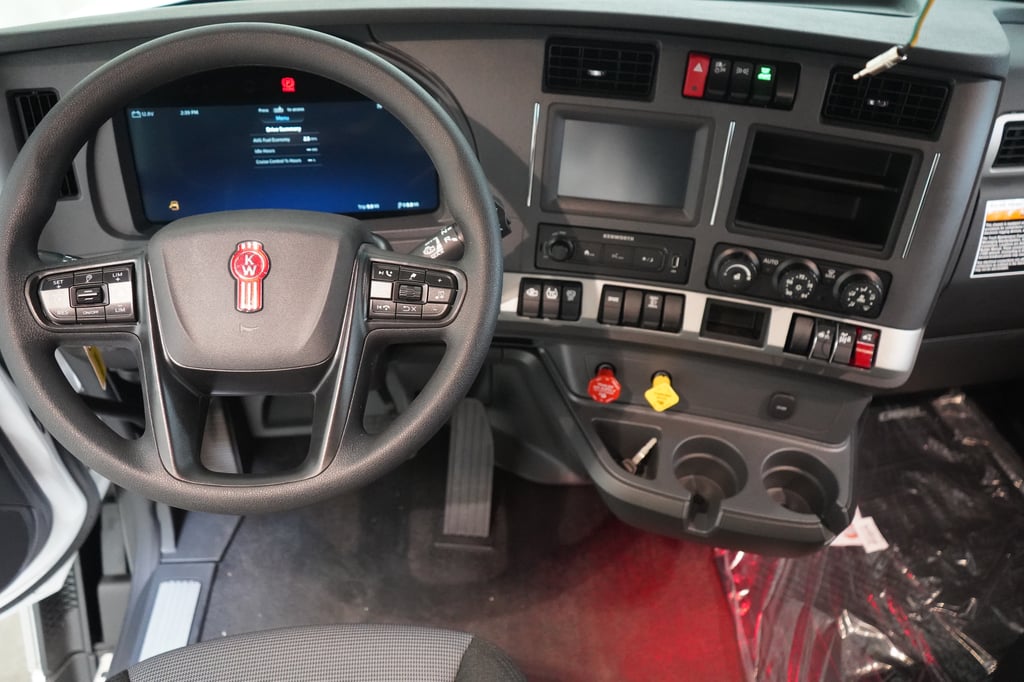 2027 Kenworth T680 in Nashville, TN — photo 2