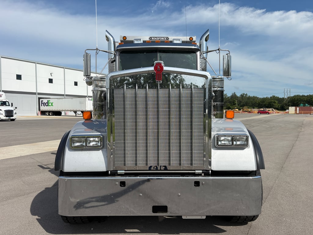 2027 Kenworth W900 in Kansas City, MO — photo 7