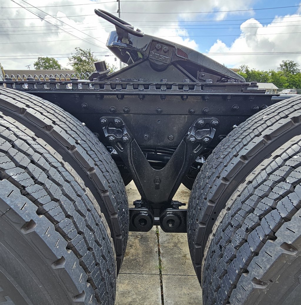 2027 Kenworth W900 in Tupelo, MS — photo 4