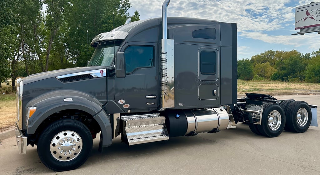 2027 Kenworth T880 in Oklahoma City, OK — photo 2