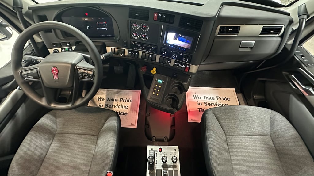 2027 Kenworth T880 in Dallas, TX — photo 3