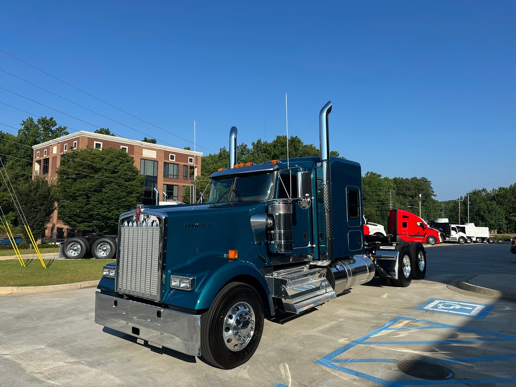 2027 Kenworth W900 in McDonough, GA — photo 2