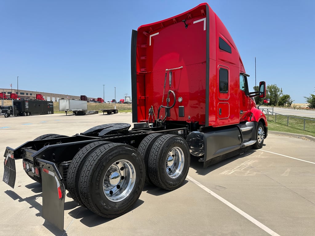 2022 Kenworth T680 in Alvarado, TX — photo 3