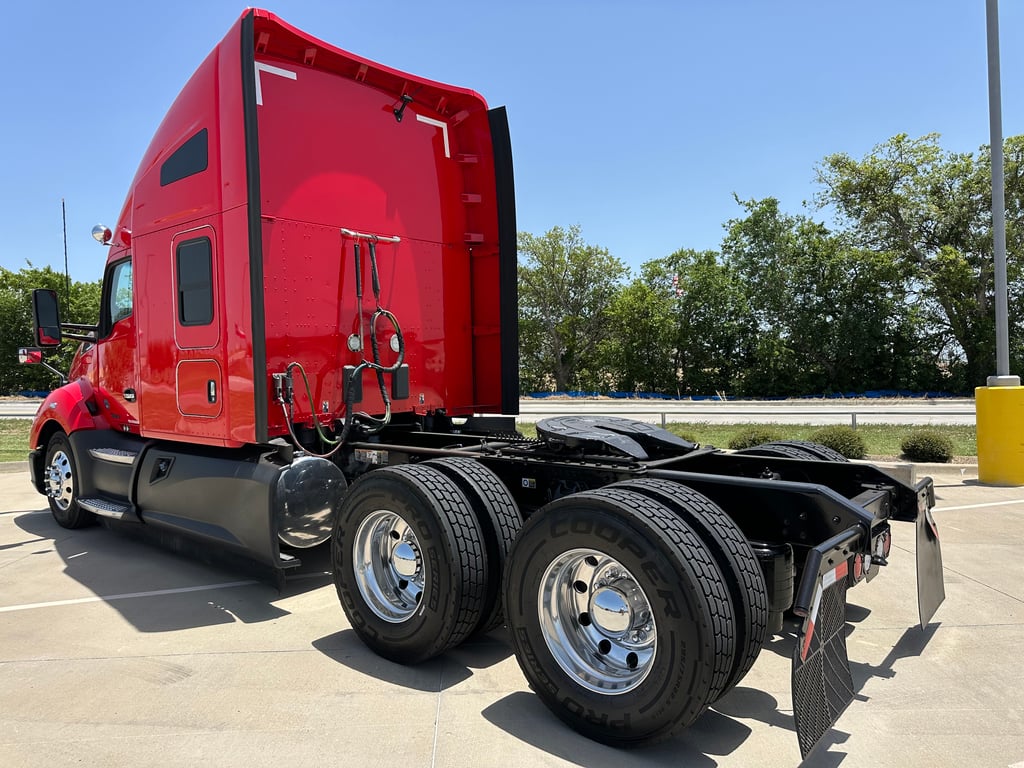 2022 Kenworth T680 in Alvarado, TX — photo 5