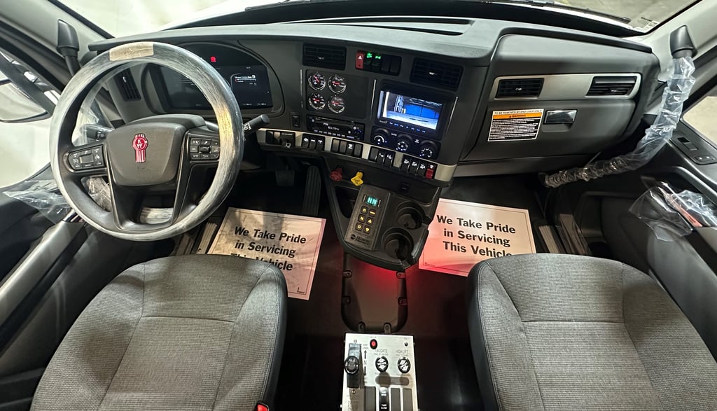 2027 Kenworth T880 in Joplin, MO — photo 2