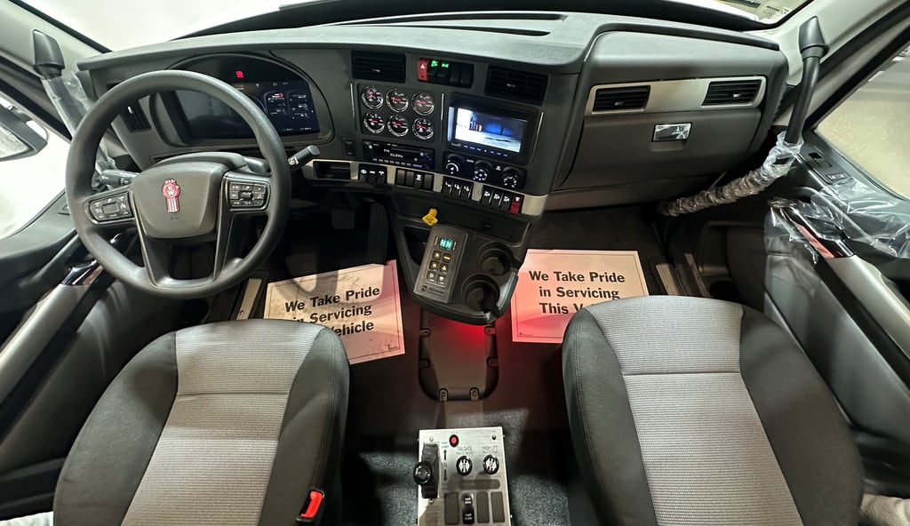 2027 Kenworth T880 in Raleigh, NC — photo 2