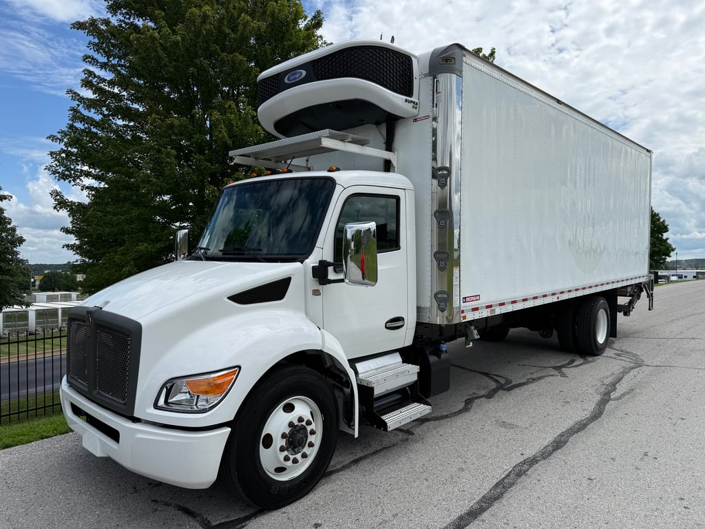 2023 Kenworth T380 in Springfield, MO — photo 2