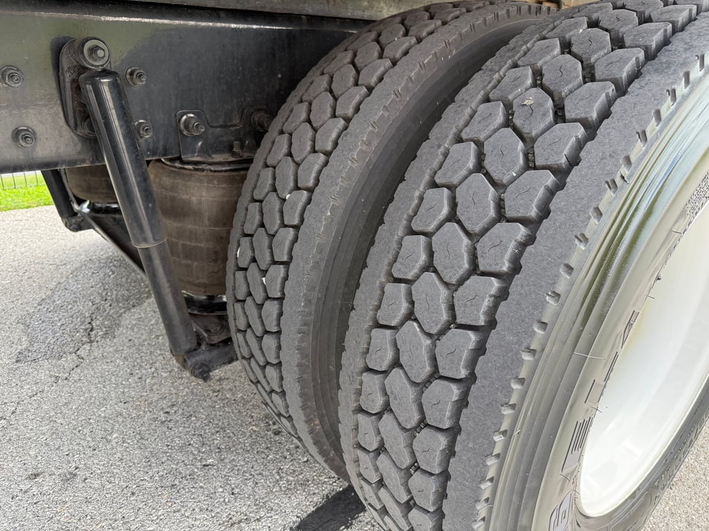 2023 Kenworth T380 in Springfield, MO — photo 4
