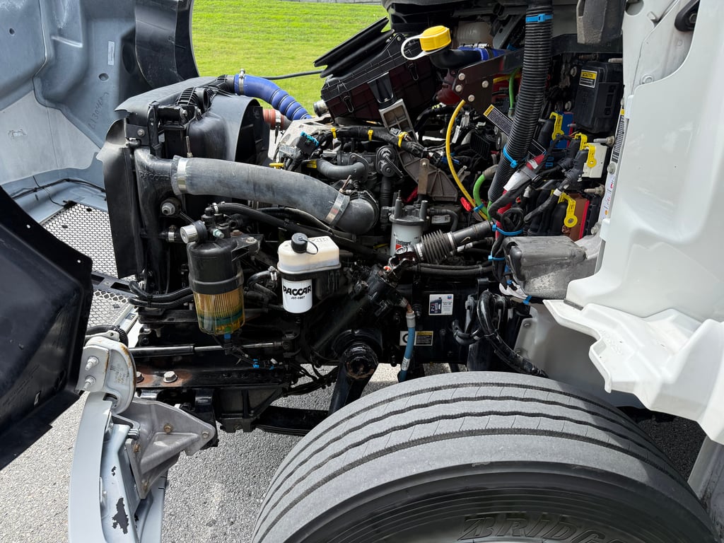 2023 Kenworth T380 in Springfield, MO — photo 6