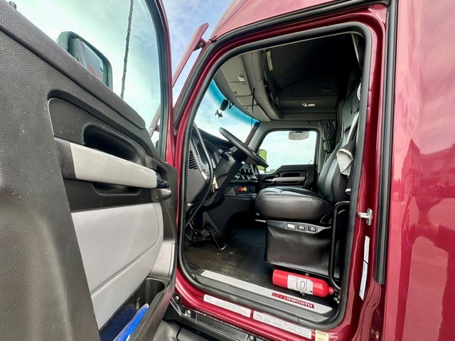 2023 Kenworth T680 in Springdale, AR — photo 3