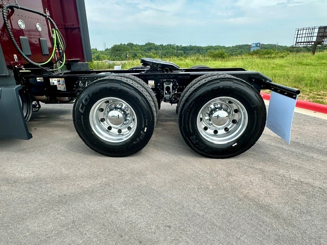 2023 Kenworth T680 in Springdale, AR — photo 4
