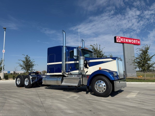 2027 Kenworth W900 in Des Moines