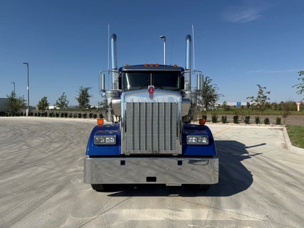 2027 Kenworth W900 in Des Moines — photo 8