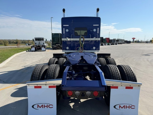 2027 Kenworth W900 in Des Moines — photo 5