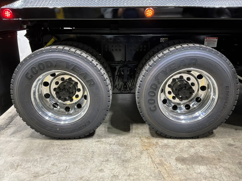 2027 Kenworth T880 in Clinton, NC — photo 3