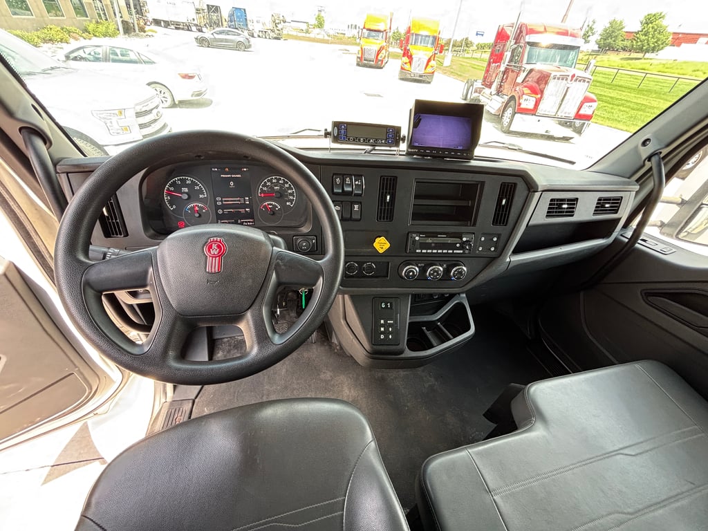 2024 Kenworth T380 in Omaha, NE — photo 3