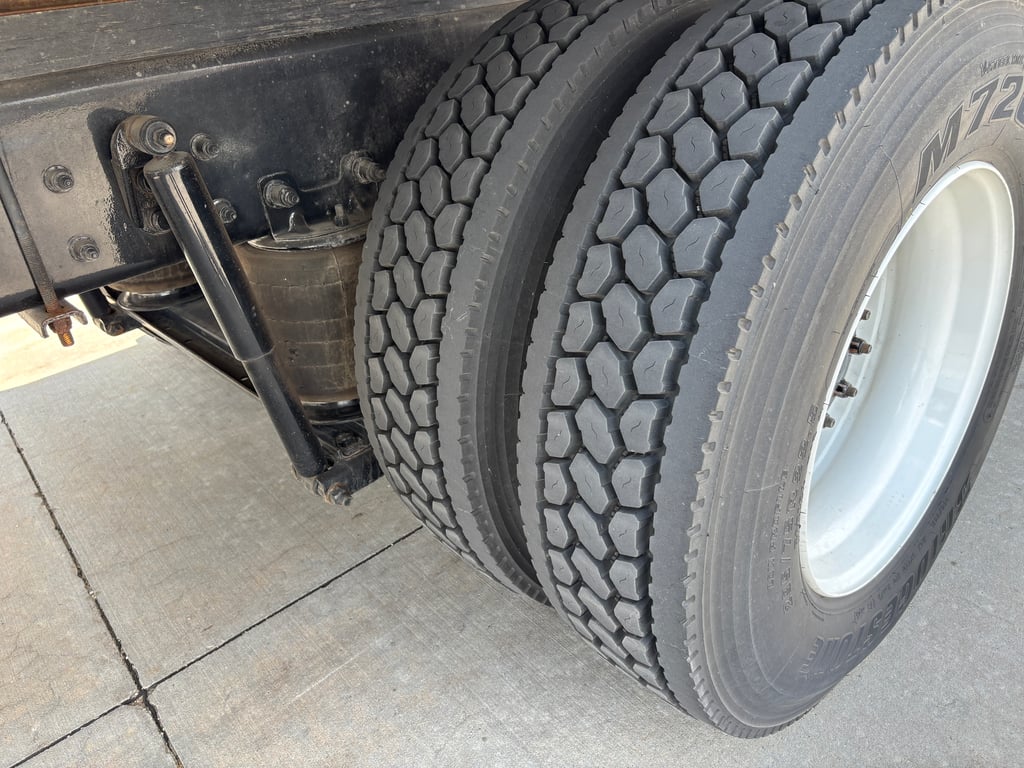 2024 Kenworth T380 in Omaha, NE — photo 4