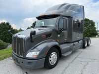 2022 Peterbilt 579 in Olathe, KS — photo 8