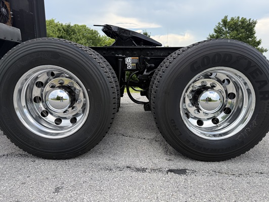 2022 Peterbilt 579 in Olathe, KS — photo 4