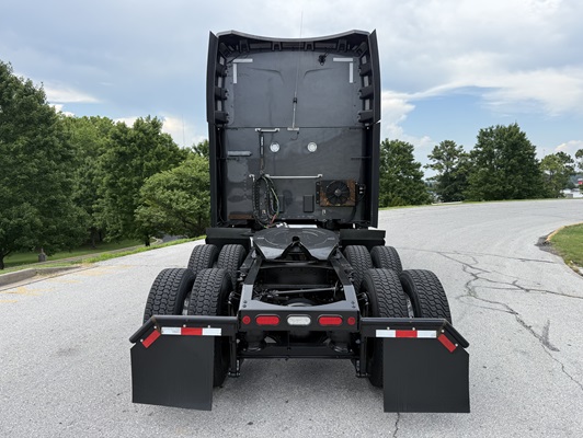 2022 Peterbilt 579 in Olathe, KS — photo 5