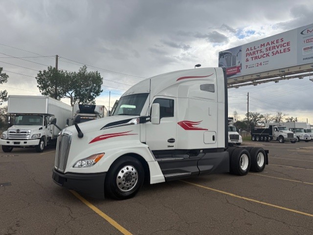 2023 Kenworth T680 in Denver, CO — photo 2