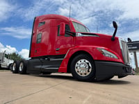 2023 Kenworth T680 in Dallas, TX — photo 7