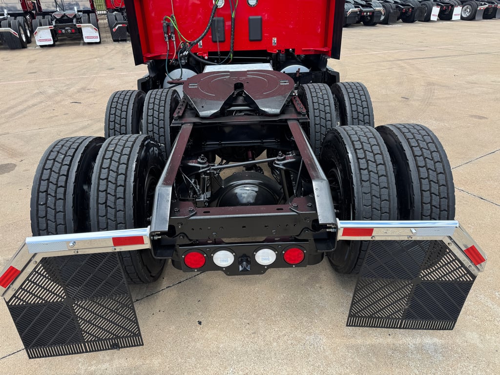 2023 Kenworth T680 in Dallas, TX — photo 4
