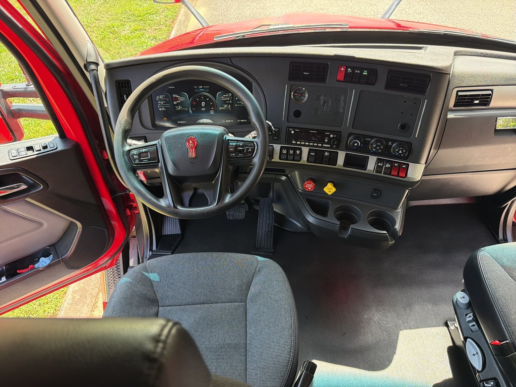 2023 Kenworth T680 in Knoxville, TN — photo 2