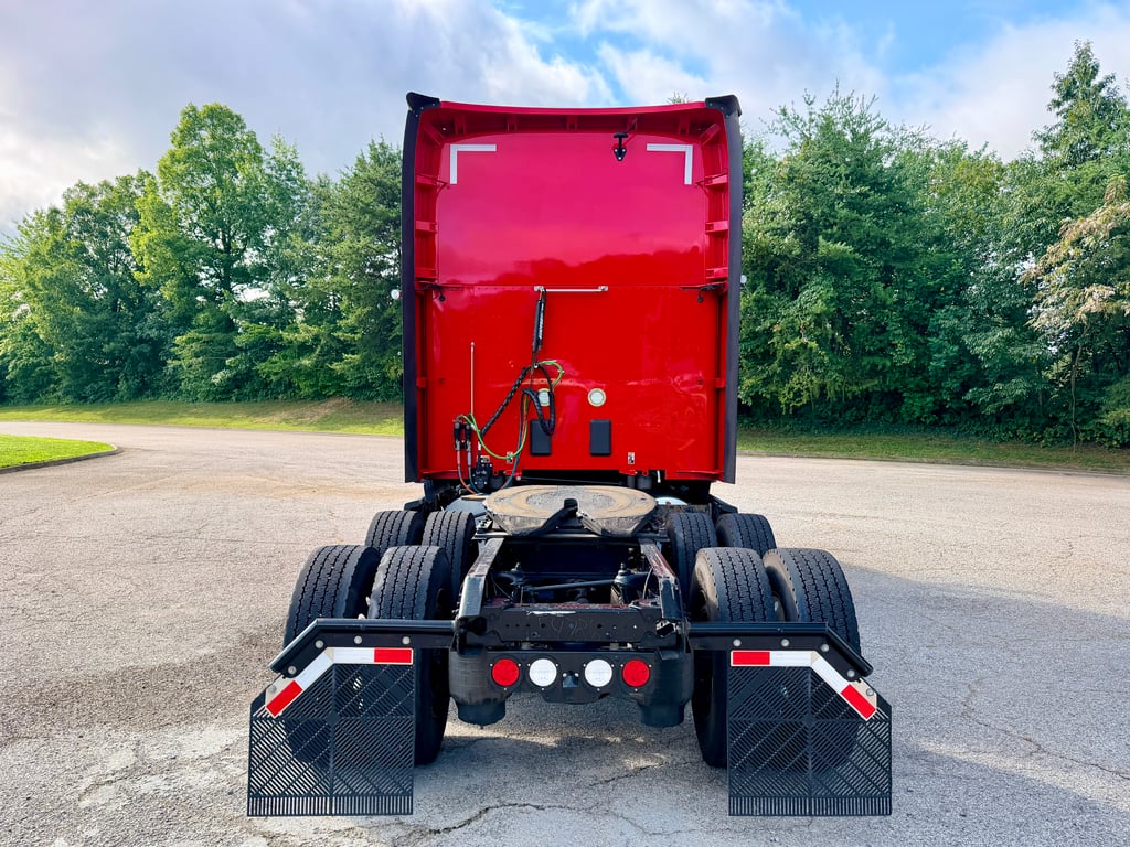 2023 Kenworth T680 in Knoxville, TN — photo 4