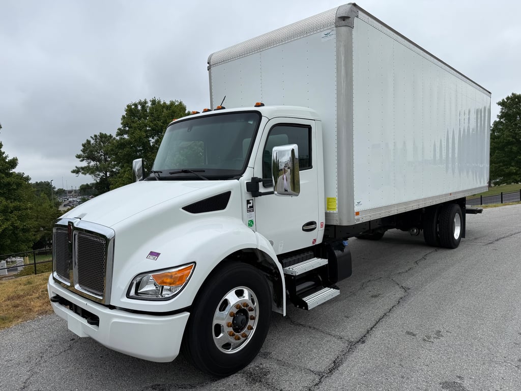 2024 Kenworth T380 in Springfield, MO — photo 7