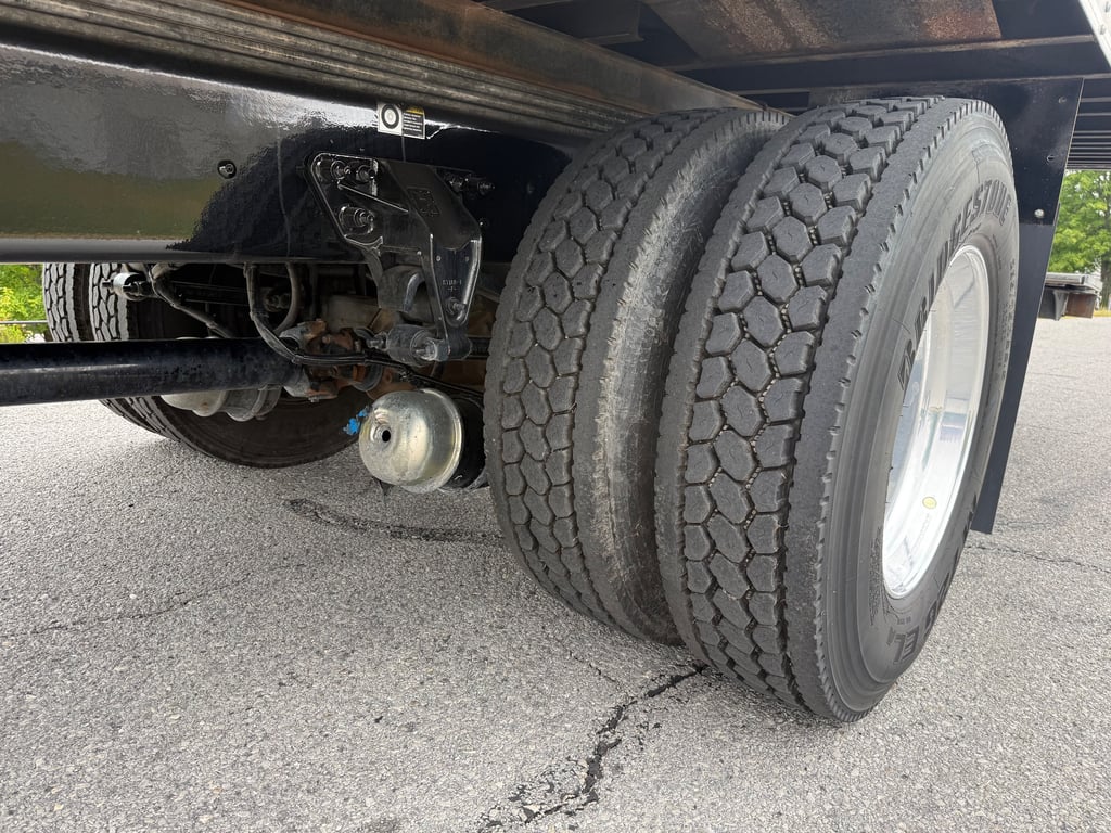 2024 Kenworth T380 in Springfield, MO — photo 4
