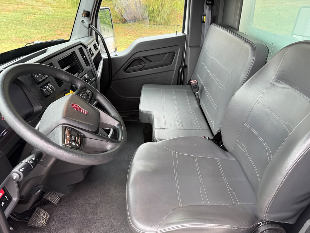 2024 Kenworth T380 in Springfield, MO — photo 3