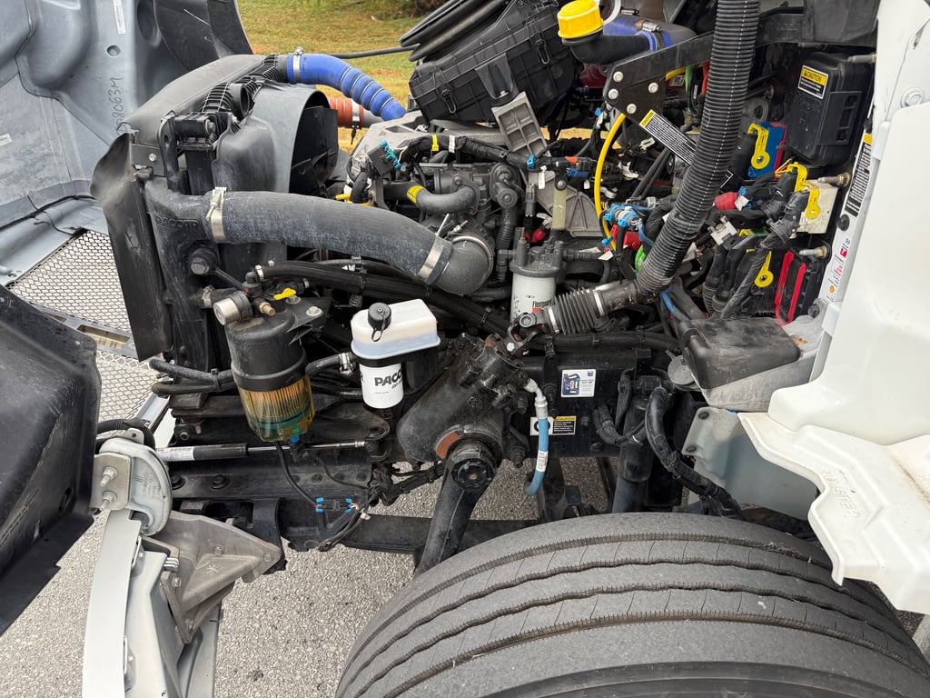 2024 Kenworth T380 in Springfield, MO — photo 6