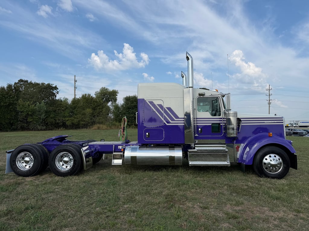 2027 Kenworth W900 in Joplin, MO — photo 8