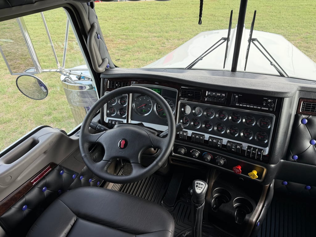 2027 Kenworth W900 in Joplin, MO — photo 3