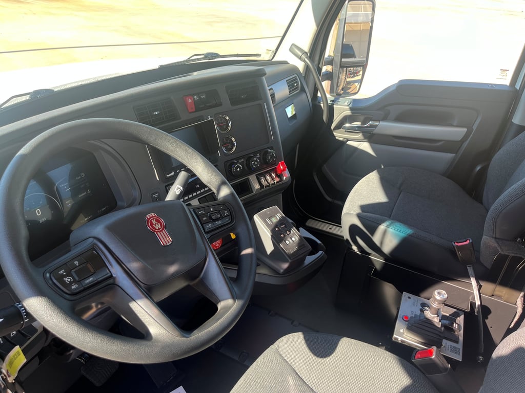 2027 Kenworth T880 in Gainesville, GA — photo 3