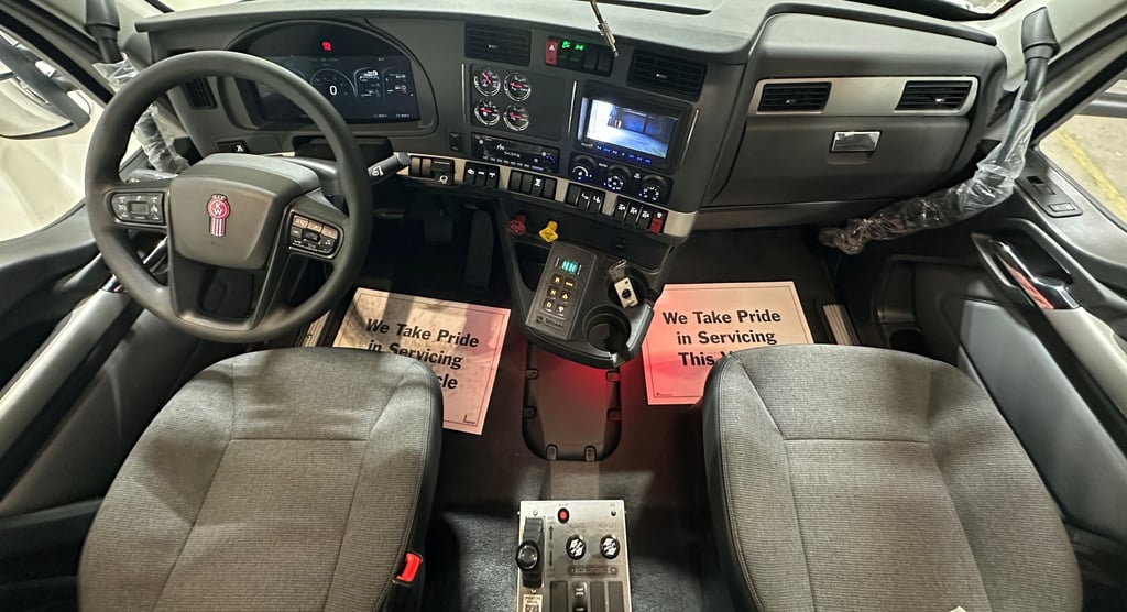 2027 Kenworth T880 in Fort Mill, SC — photo 2