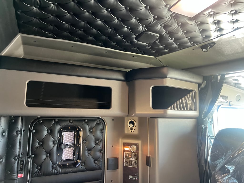 2027 Kenworth W900 in Grand Junction, CO — photo 3