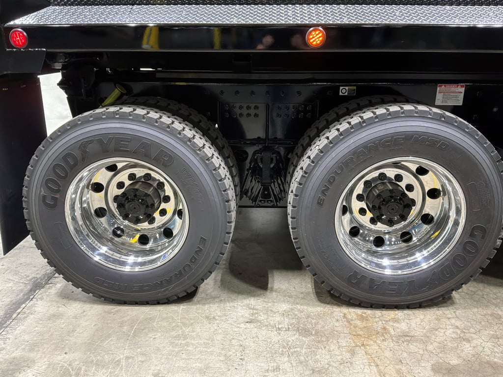 2027 Kenworth T880 in Hickory, NC — photo 3