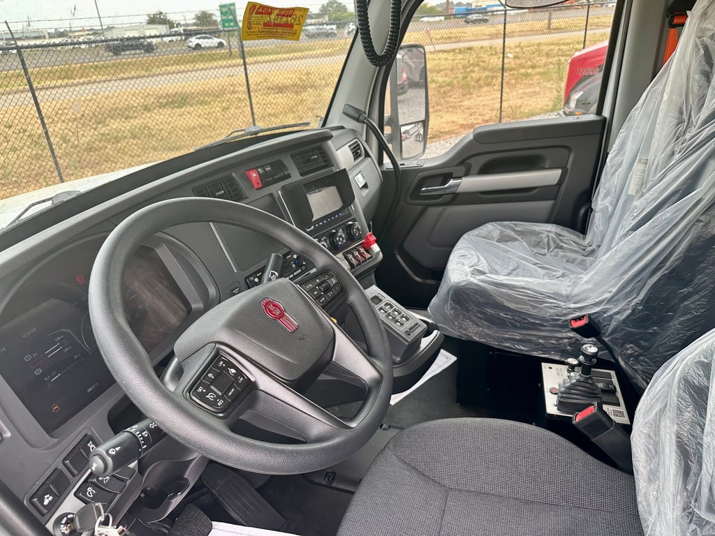 2027 Kenworth T880 in Oklahoma City, OK — photo 3