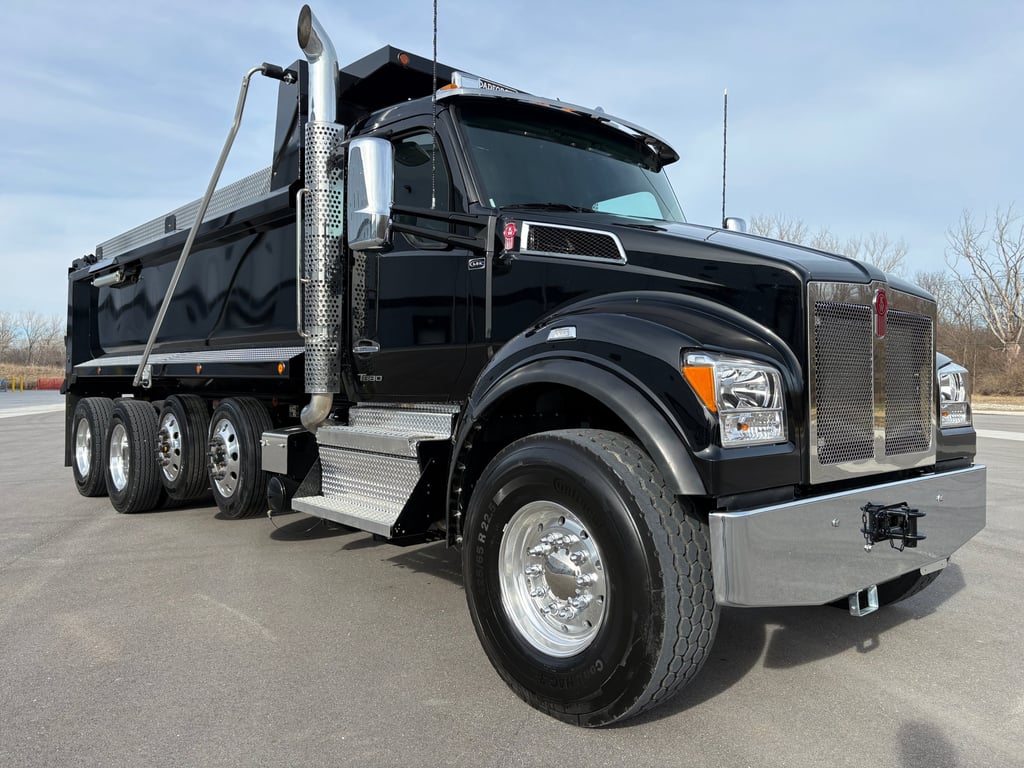 2027 Kenworth T880 in Kansas City, MO