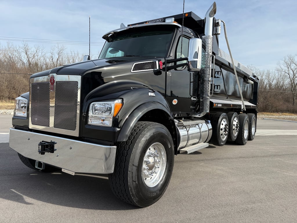 2027 Kenworth T880 in Kansas City, MO — photo 2