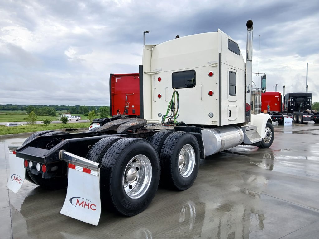 2023 Kenworth W900 in Ankeny, IA — photo 7