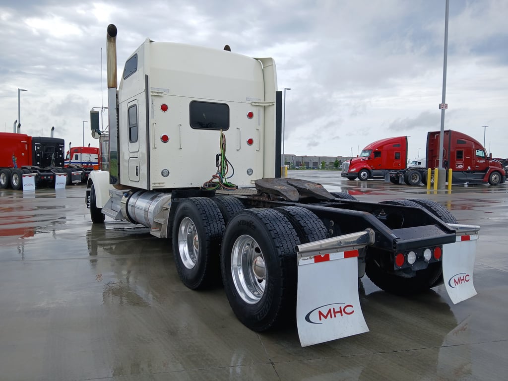 2023 Kenworth W900 in Ankeny, IA — photo 5