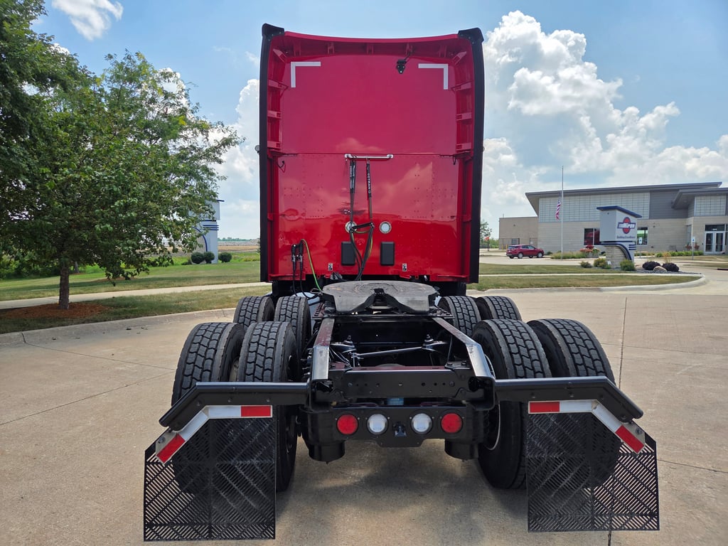 2024 Kenworth T680 in Cedar Rapids, IA — photo 5