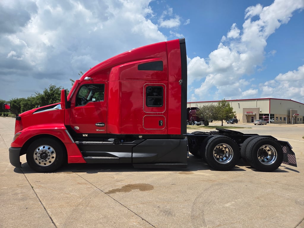 2023 Kenworth T680 in Cedar Rapids, IA — photo 7