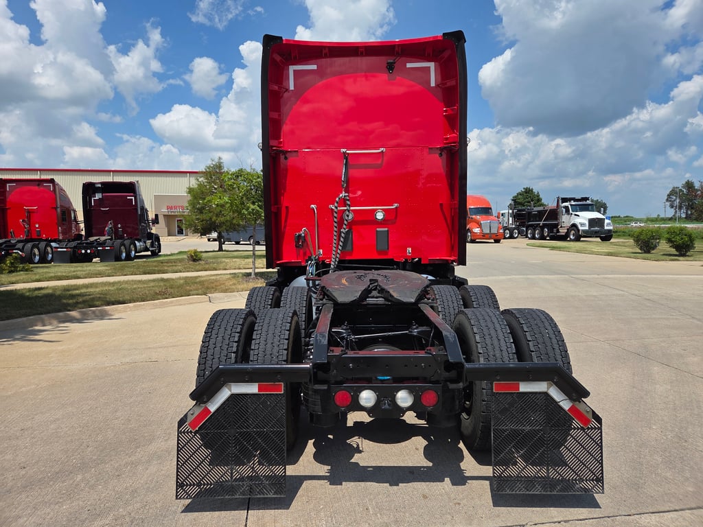 2023 Kenworth T680 in Cedar Rapids, IA — photo 5