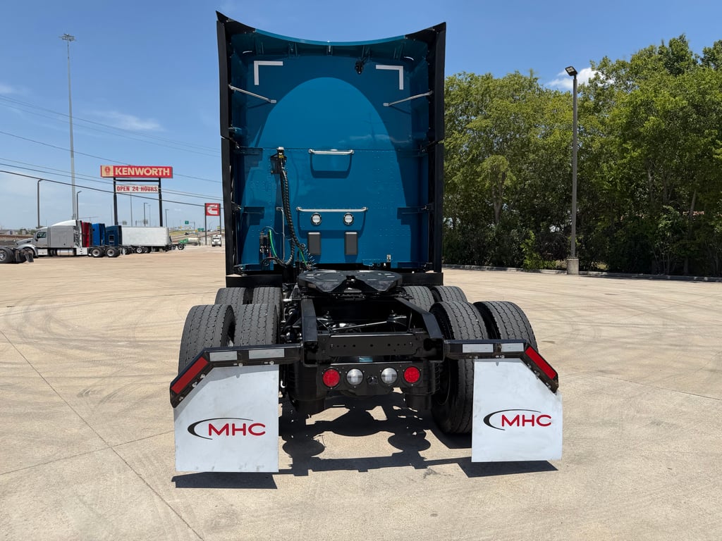 2024 Kenworth T680 in Fort Worth, TX — photo 5