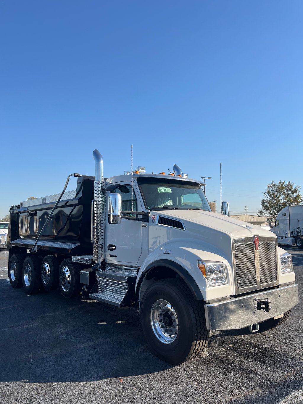 2027 Kenworth T880 in Memphis, TN
