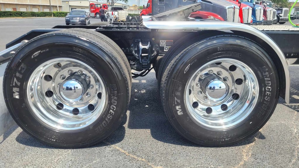 2023 Kenworth W900 in Memphis, TN — photo 4